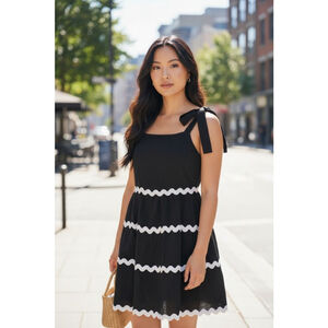 ZESICA Black & White Scalloped Tiered Mini Dress L